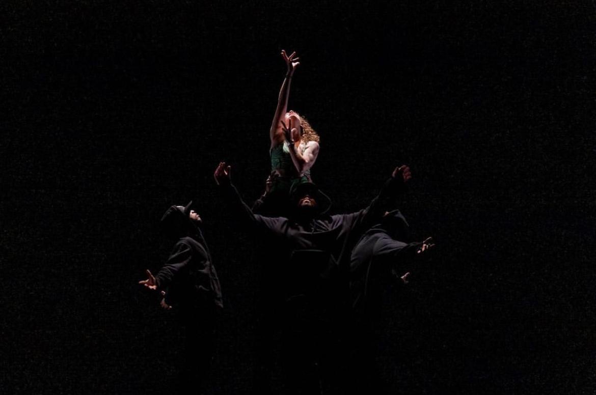 Dakota et Nadia - Woman